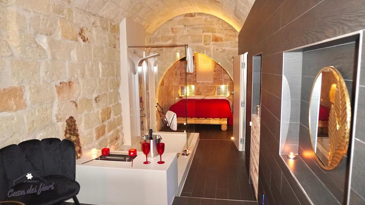 My Monopoli -Casa dei Fiori Suite Tulipano Nero Centro Storico Esterno foto